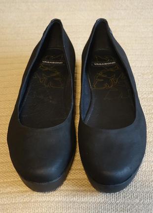 Чудесные классические черные кожаные туфли-лодочки на танкетке vagabond швеция 41 р.2 фото