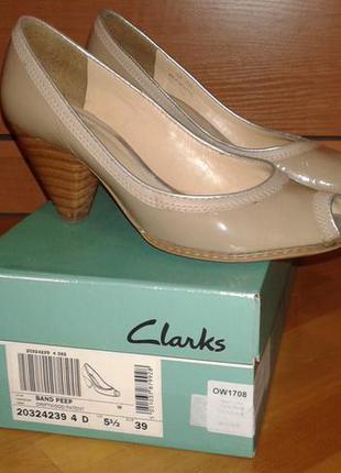 Кожаные удобнейшие туфли clarks на среднем 7,5 см  каблуке 39  разм.4 фото