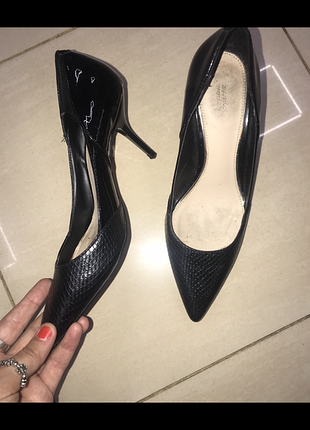 Туфли zara туфлі лаковые кожаные принт низкий каблук