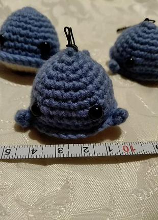 Маленький 🐳 кит. вязаная игрушка, брелок.4 фото