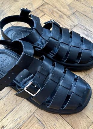 Шкіряні босоніжки