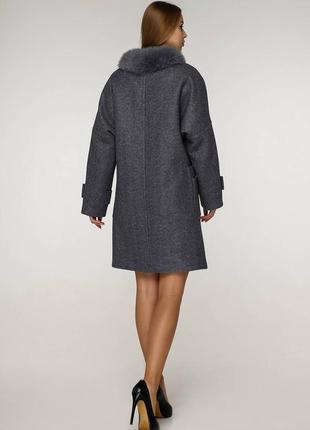 Стильне жіноче зимове пальто з натуральним коміром3 фото