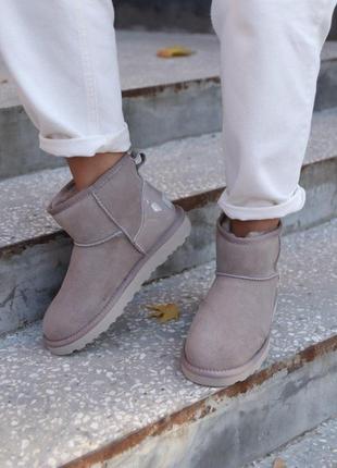 Шикарні хутряні чобітки ugg mini mokko в сірому кольорі (осінь-зима-весна)😍5 фото