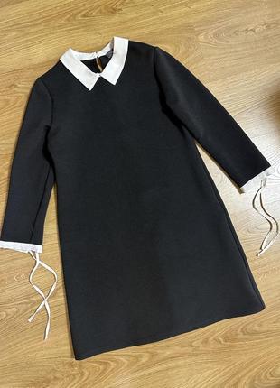 Платье прямого кроя с белым воротником