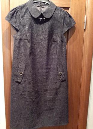 Маленьке жакардовое чорне плаття.