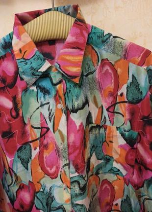 Яркая шёлковая рубашка в флористичный принт2 фото
