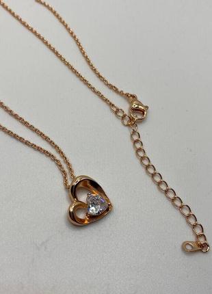 Романтичный подарок девушке - изящное колье "двойное золотое циркониевое сердечко" в...