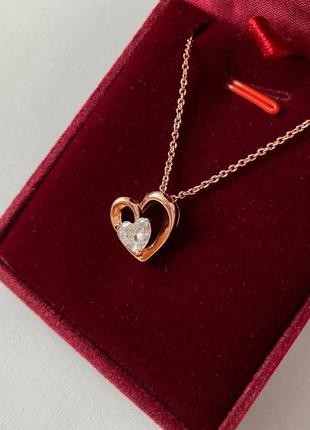 Романтичный подарок девушке - изящное колье "двойное золотое циркониевое сердечко" в...