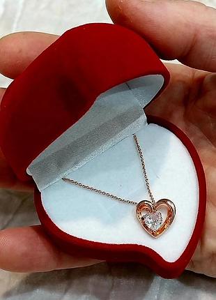 Романтичный подарок девушке - изящное колье "двойное золотое циркониевое сердечко" в...