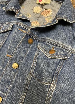 Куртка джинс с вышивкой3 фото