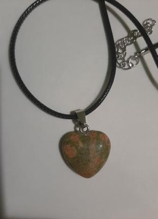 Кулон унакіт сердечко на шнурку, натуральний камінь1 фото