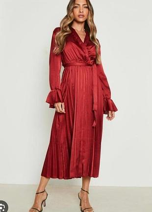 Шикарное атласное платье плиссе 46 размер