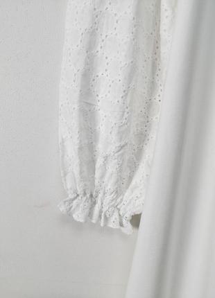 Длинное белое свободное хлопковое платье с кружевными вставками8 фото