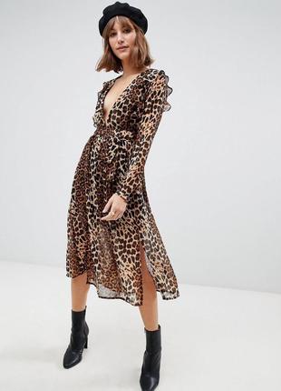 Платье миди с леопардовым принтом и разрезом glamorous