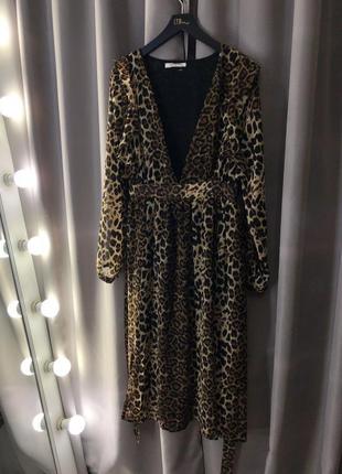 Платье миди с леопардовым принтом и разрезом glamorous5 фото