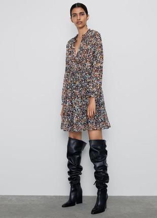 Стильное платье в цветочный принт