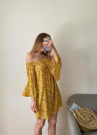 Жовта сукня в квітковий принт зі спущеними рукавами4 фото