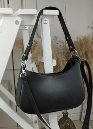 Стильная черная асимметричная сумка-багет10 фото