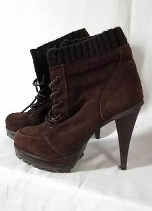 Замшевые демисезонные  ботильоны