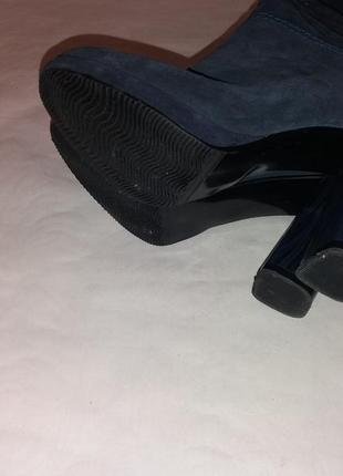 Замшеві чоботи зимові на квадратному стійкому каблуці4 фото
