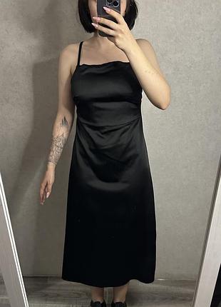 Чорна сукня