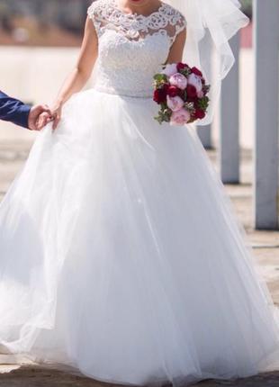 Шикарна весільна сукня!4 фото