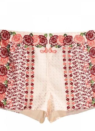 Шорты с вышивкой