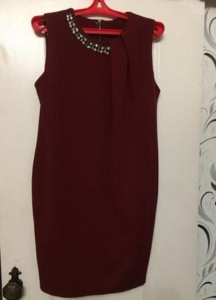 Платье цвета марсала