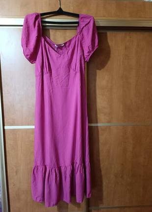 Платье насыщенного розового цвета