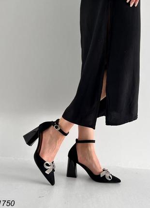 Женские туфли с декором, черные, экозамша