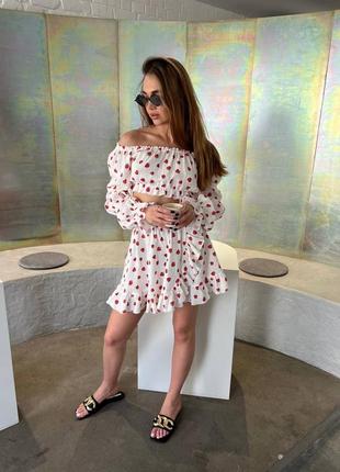 Любимый муслиновый костюмчик в наличии 🥰 топ со спущенными плечиками и юбка в принт...