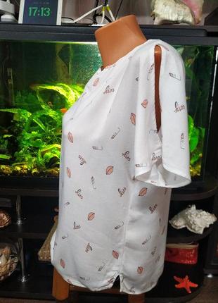 Стильная,фирменная блуза,футболка с разрезами на плечах 44-46 р2 фото