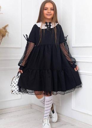 Стильное платье свободного кроя с белым крмерцем для девочки