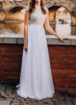 Вишукана весільна сукня