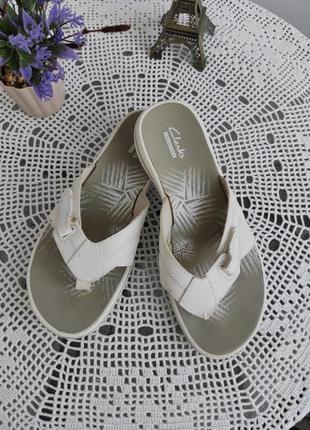 Шлепанцы вьетнамки 37 р от clarks
