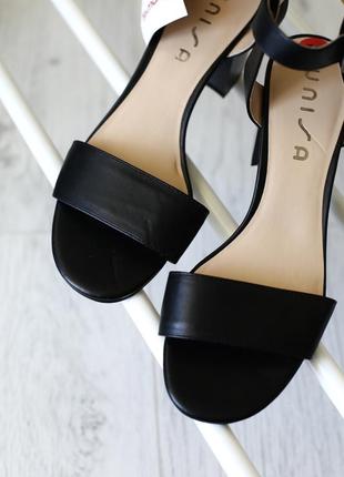 Черные босоножки на каблуке unisa4 фото