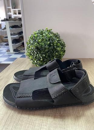 Чоловічі босоніжки clarks