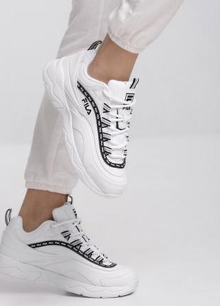 Білі фірмові кросівки fila ray repeat