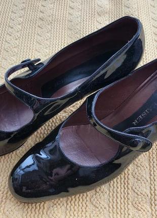 Женские туфли peter kaiser из лакированной кожи4 фото