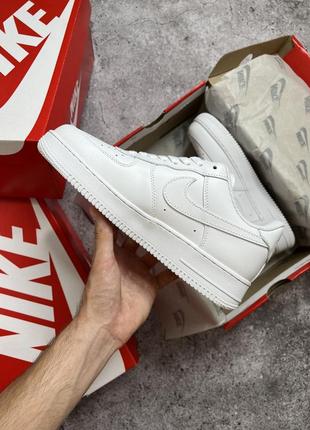 Женские кроссовки nike air force classic white2 фото