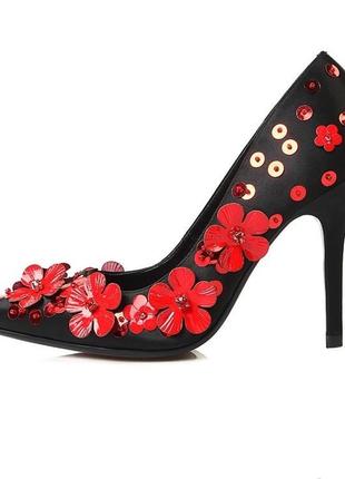 Шкіряні туфлі з квітами2 фото