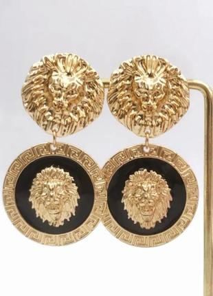 Сережки у стилі versace.