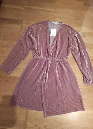 Шикарное бархатное пудровое платье