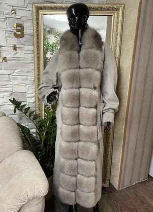 Шикарное пальто с натуральным мехом по всей длине