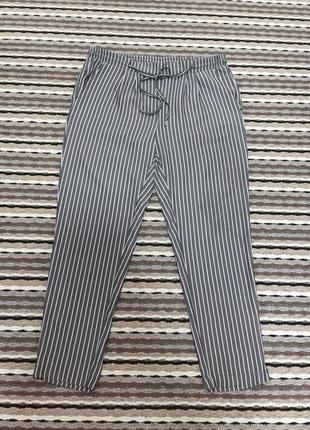 Гарні жіночі брюки.