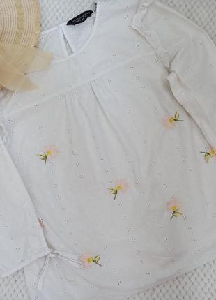 Сорочка з вишитими квітками