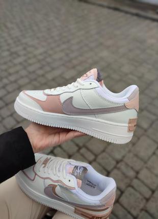 Классные женские кроссовки nike air force 1 shadow white violet молочные кофейные3 фото