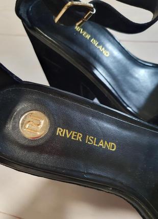 Красивые бархатные босоножки river island9 фото