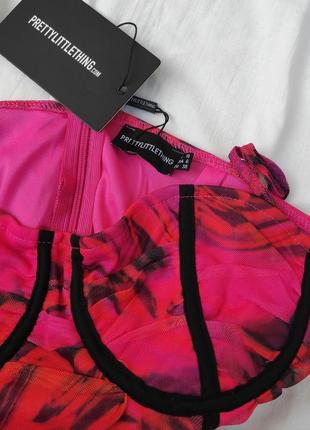 Розовое облегающее платье в сеточку с принтом ✨ prettylittlething ✨рюшами на бретельках8 фото