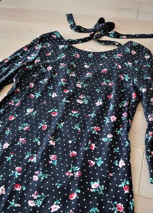 Черное платье, платье с цветочным принтом и завязками на спинке2 фото